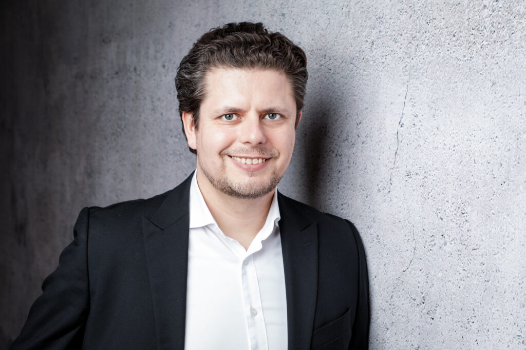 Page featuring Elmar Seestädt in the “Experts in Focus” supplement of Manager Magazin